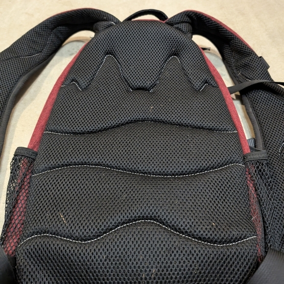 Red muttRuk Backpack - Picture 4 of 6